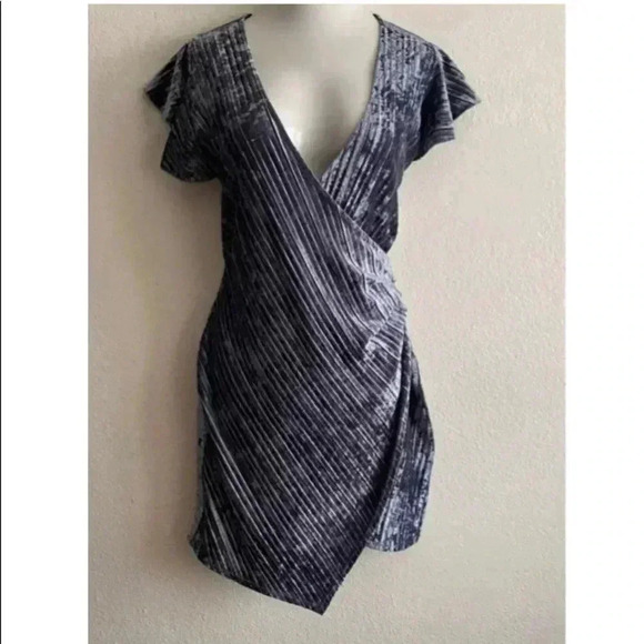 🆕Plus-Size Velvet Wrap Dress 2X Grey🆕 - Picture 2 of 12